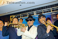 台中市長胡志強(中)