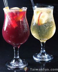 雞尾酒 : 紅/白桑格利亞汽酒(西班牙水果酒) 