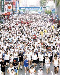 2009 Taichung Boulevard International Marathon invites you to race with the High Speed Rail