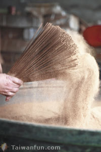 �j�� ���y�K���Q