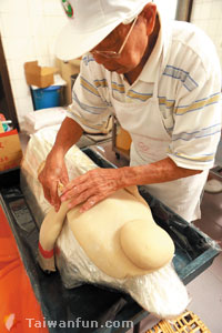 Honoring the gods with deep reverence: Worship cakes