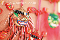 Chen Ming-hong dances with lions