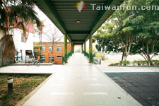 The courtyard architectural style of Guang Long Elementary School