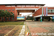 The courtyard architectural style of Guang Long Elementary School