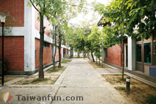 The courtyard architectural style of Guang Long Elementary School