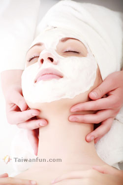 Facial masks and healthy faces