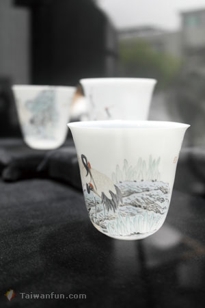 Exquisitely delicate eggshell porcelain from a Taichung artist